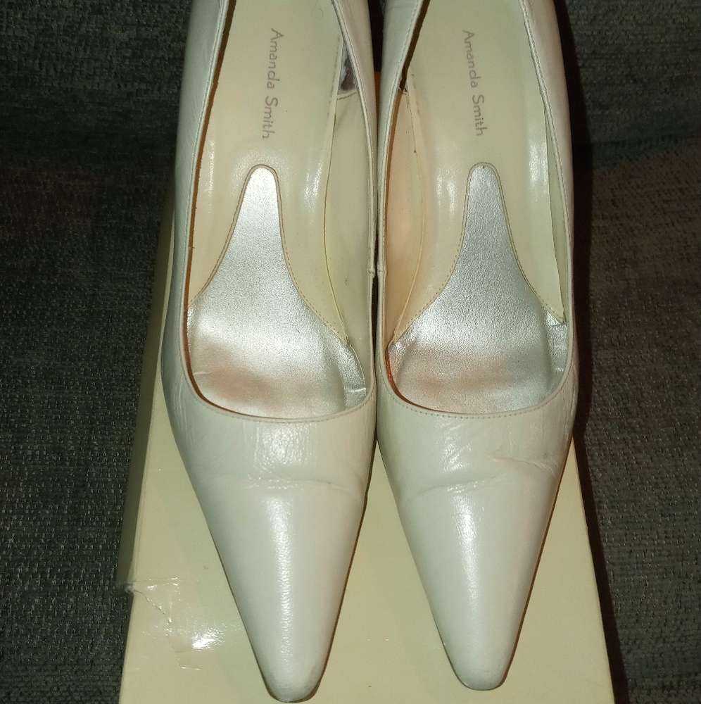 - Woman's Pump